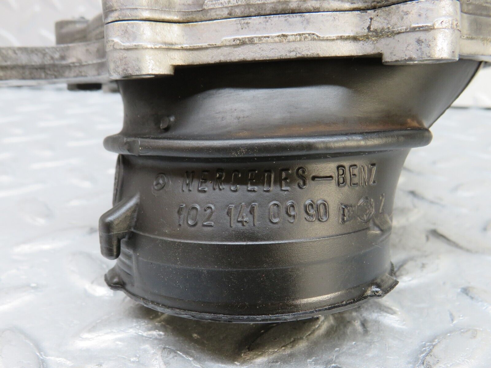 36667 Mercedes-Benz W201 190E 2.0L Air Flow Mass Sensor Bosch 0438121001 1021410990