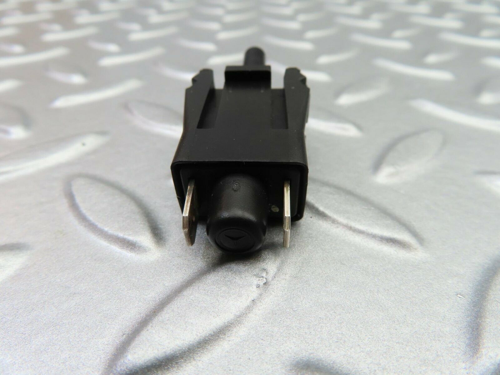 6509 Mercedes-Benz S124 E220 Wagon Door Contact Switch 0015458714