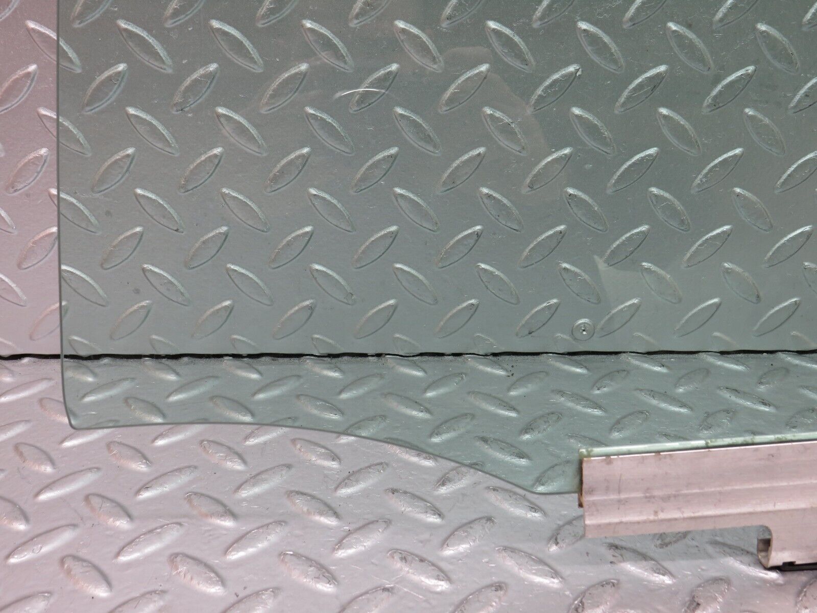 33264 Mercedes-Benz W202 C180 Rear Right Door Window Glass