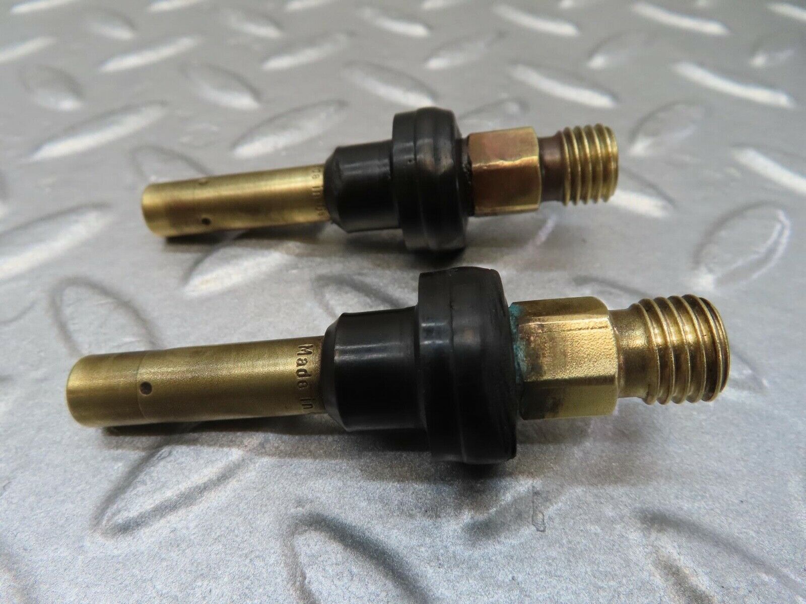 15937 Mercedes-Benz W123 280E 2x Fuel Injectors Bosch 0437502010