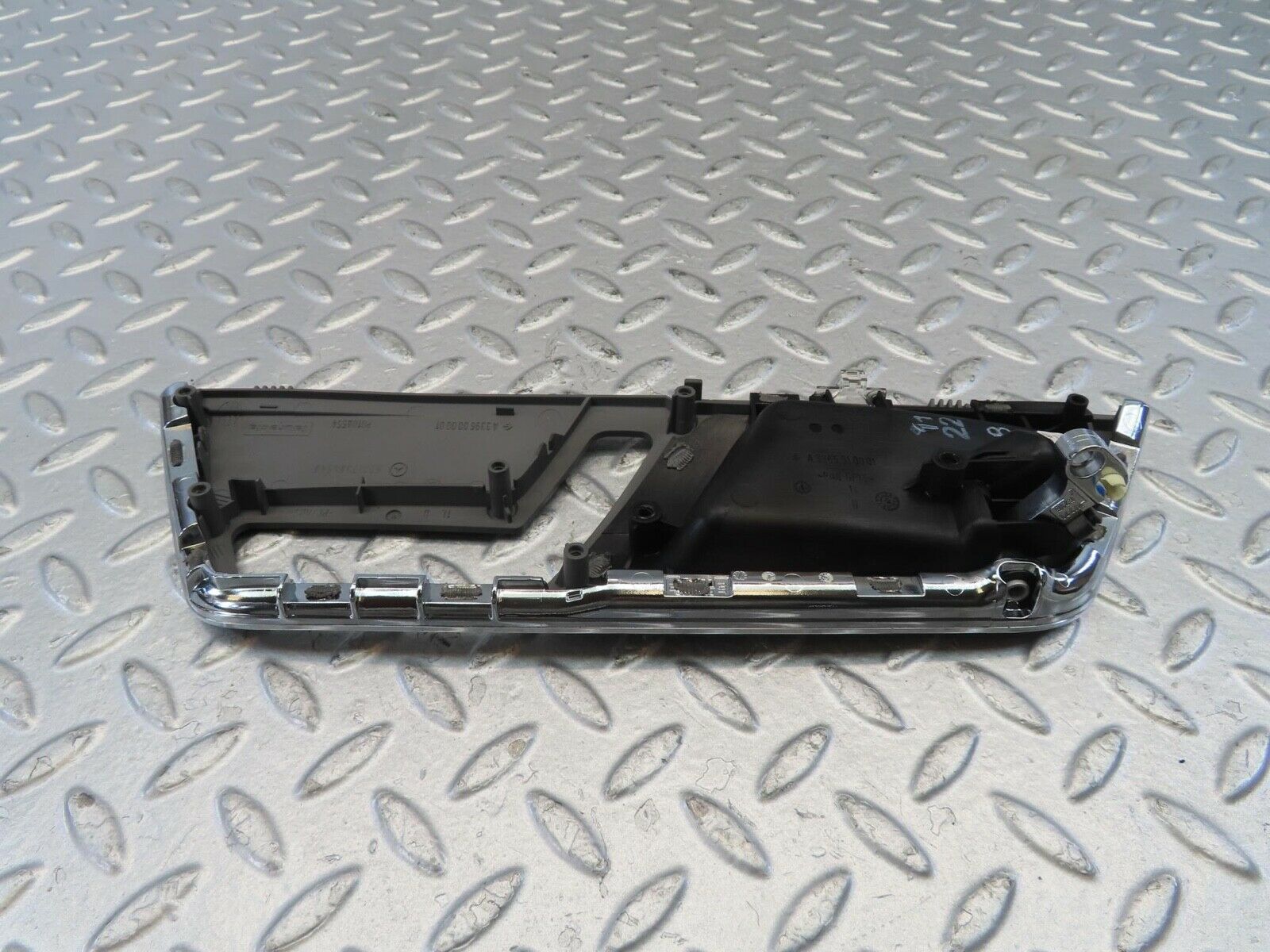 11108 Mercedes-Benz W221 S320 Rear Left Door Handle 2217304548