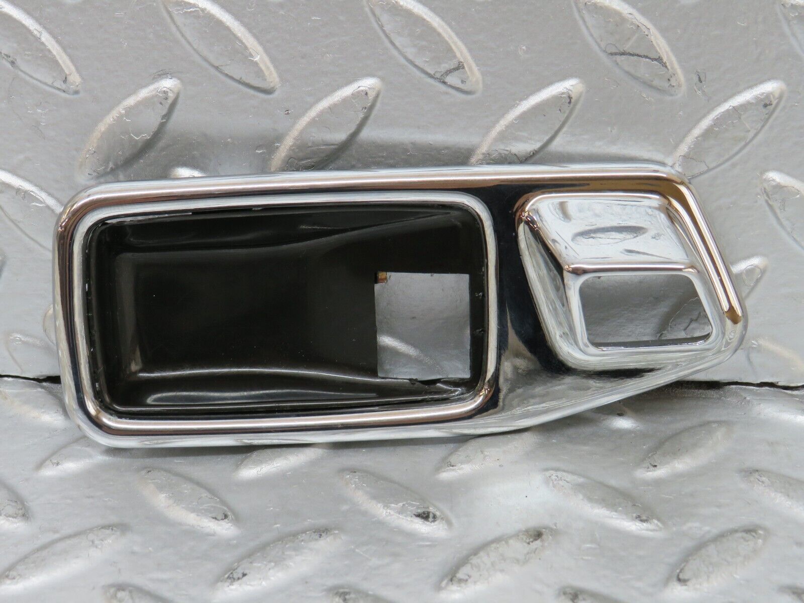 27172 Mercedes-Benz W123 280E Chrome Frame Door Opener Rear Right 1167660211