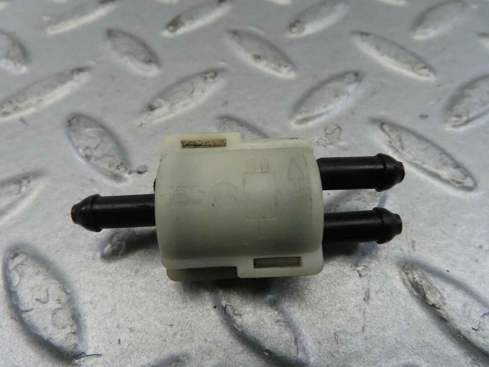 10379 Mercedes-Benz W201 190E Windscreen Washer Fluid Distributor