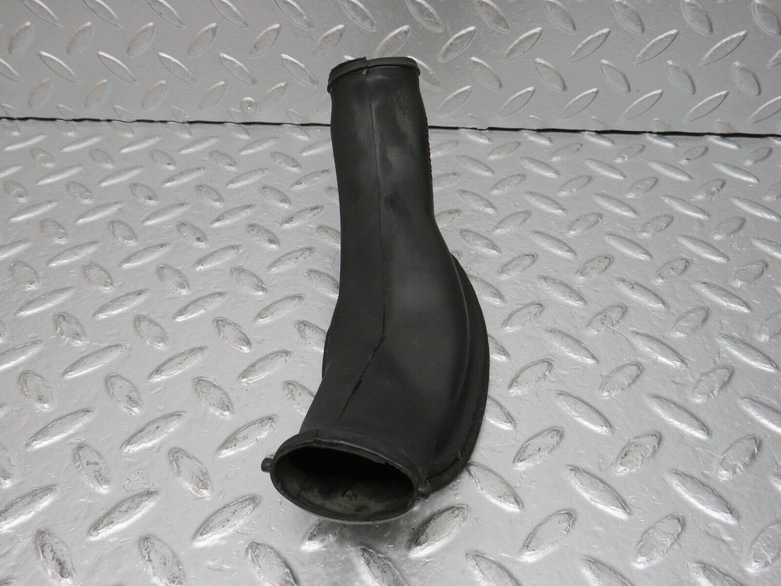 32614 Mercedes-Benz S124 300TE Wagon Heater Water Drain 1248320025