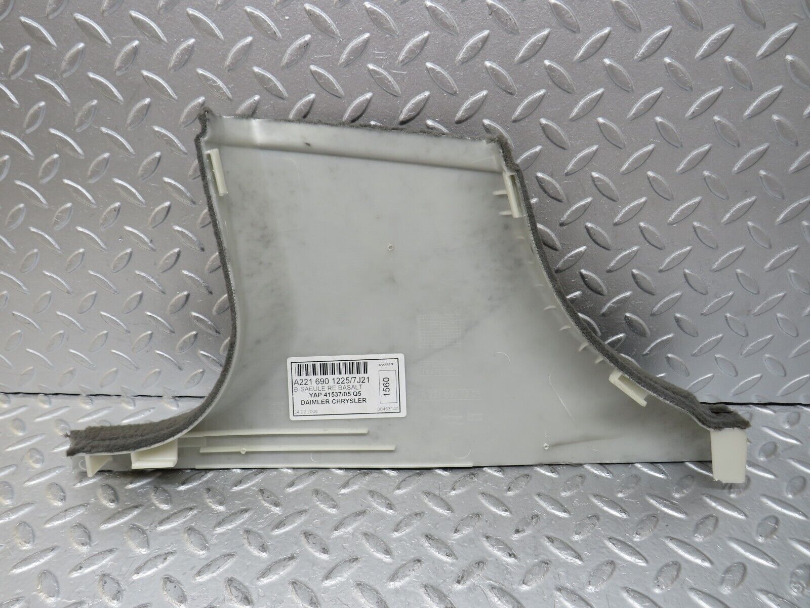 35203 Mercedes-Benz W221 B Pillar Lower Cover Right Side Grey 2216901225