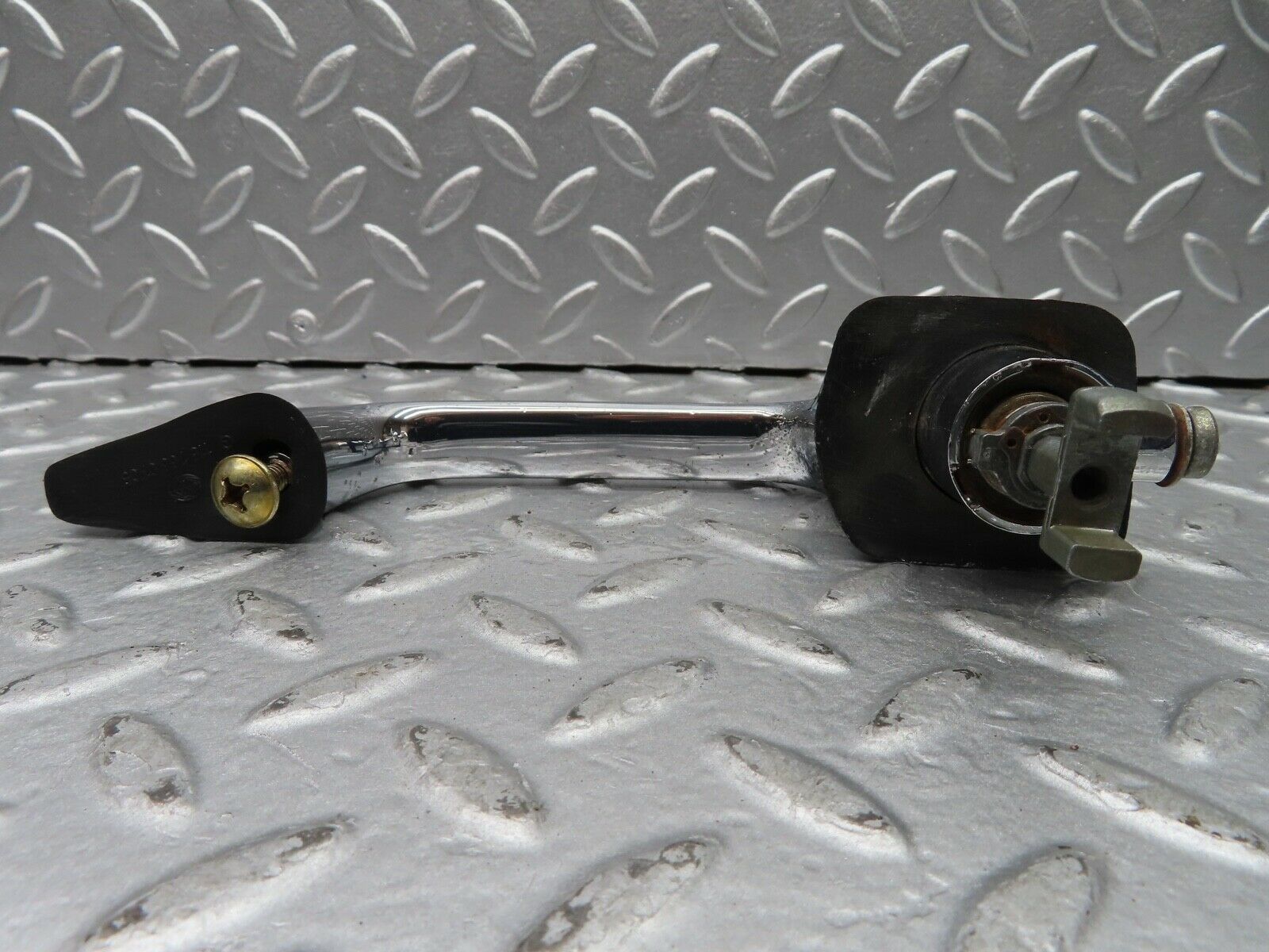 20237 Mercedes-Benz W114 280CE Coupe Door Handle Left No Key 1157660101