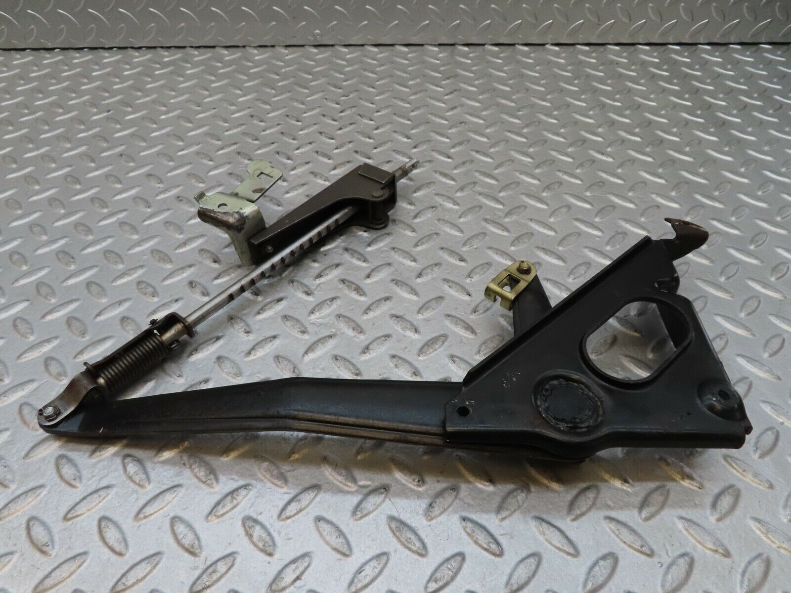 17036 Mercedes-Benz C123 280CE Coupe Handbrake Regulator