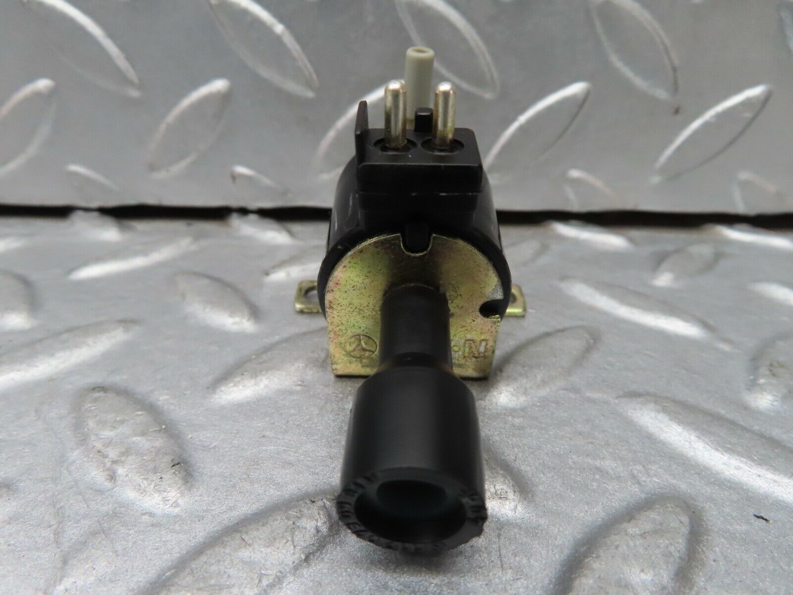 17242 Mercedes-Benz R129 300SL Coupe Vacuum Valve Solenoid 1170780981