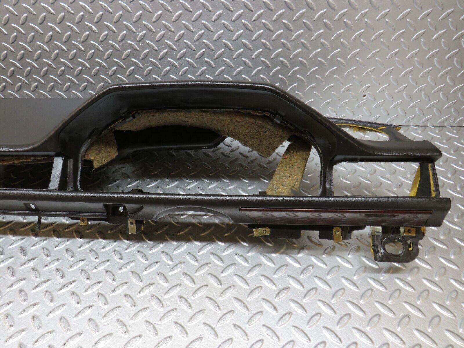 28911 Mercedes-Benz C124 320CE Coupe Dashboard Brown