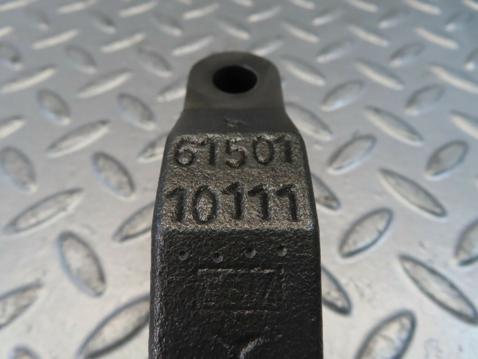 10991 Mercedes-Benz W115 220D Crankshaft Bearing Holder Block 6150110111