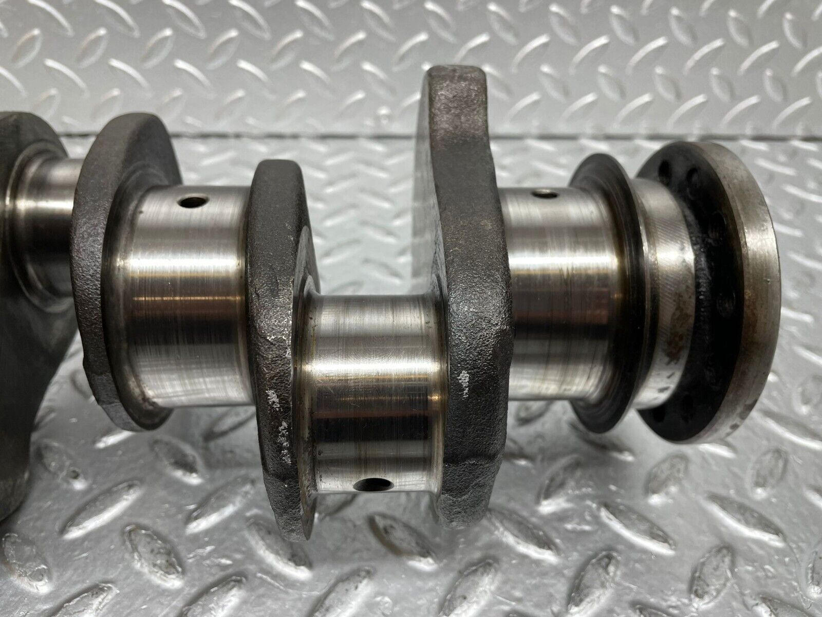 0349 Mercedes-Benz W123 220D Crankshaft  61504