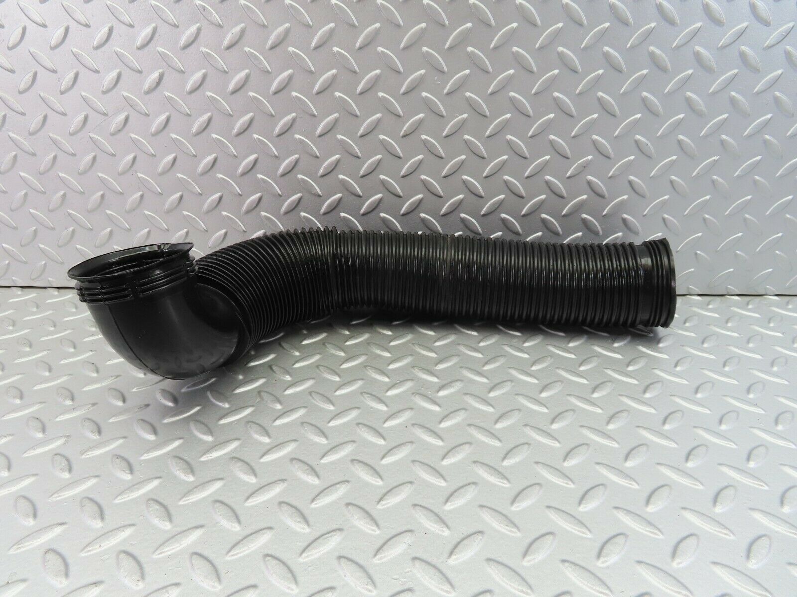 7339 Mercedes-Benz W116 450SE Dashboard Air Vent Ducting