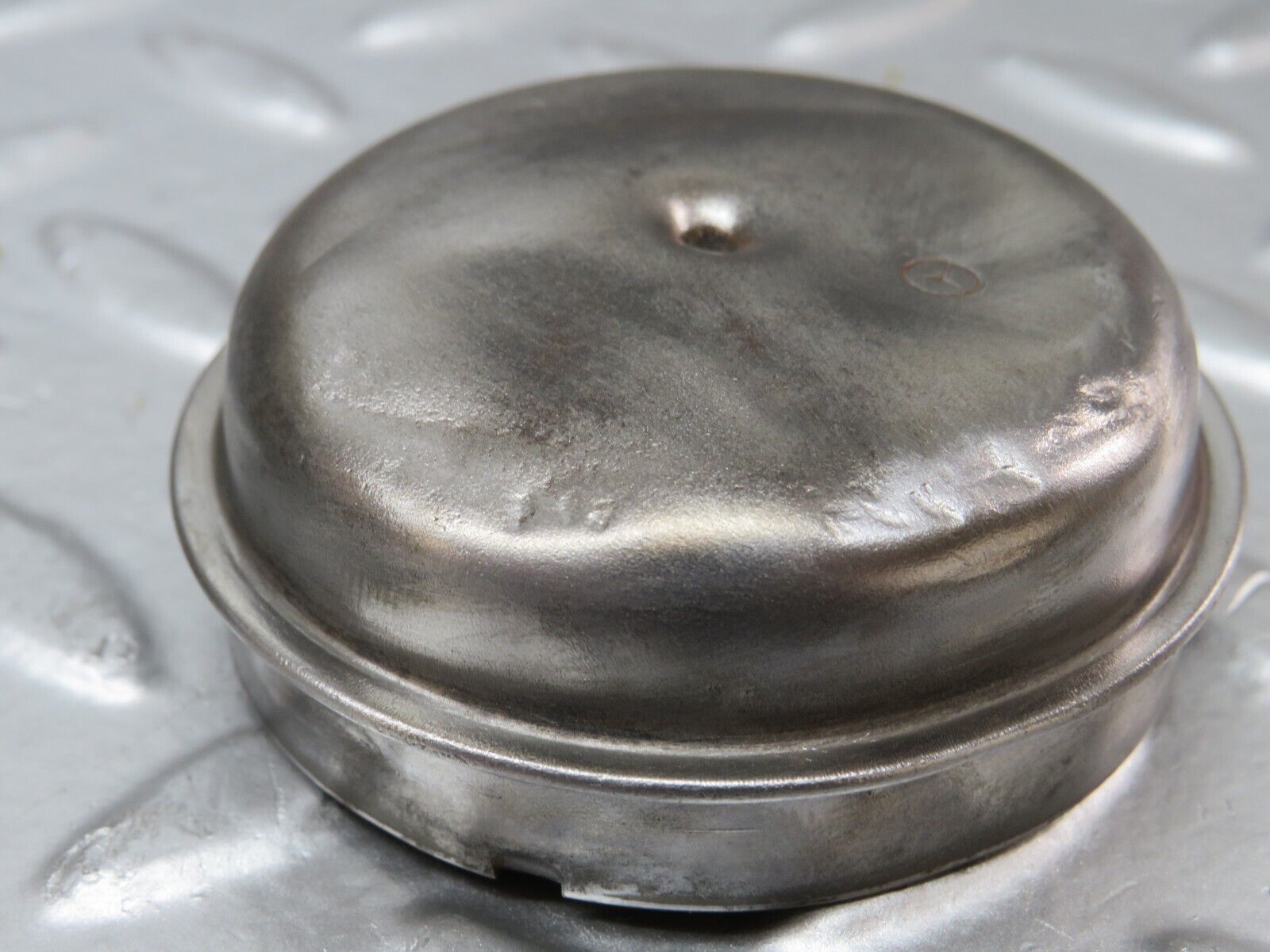 25654 Mercedes-Benz W124 280E Wheel Hub Locking Cap