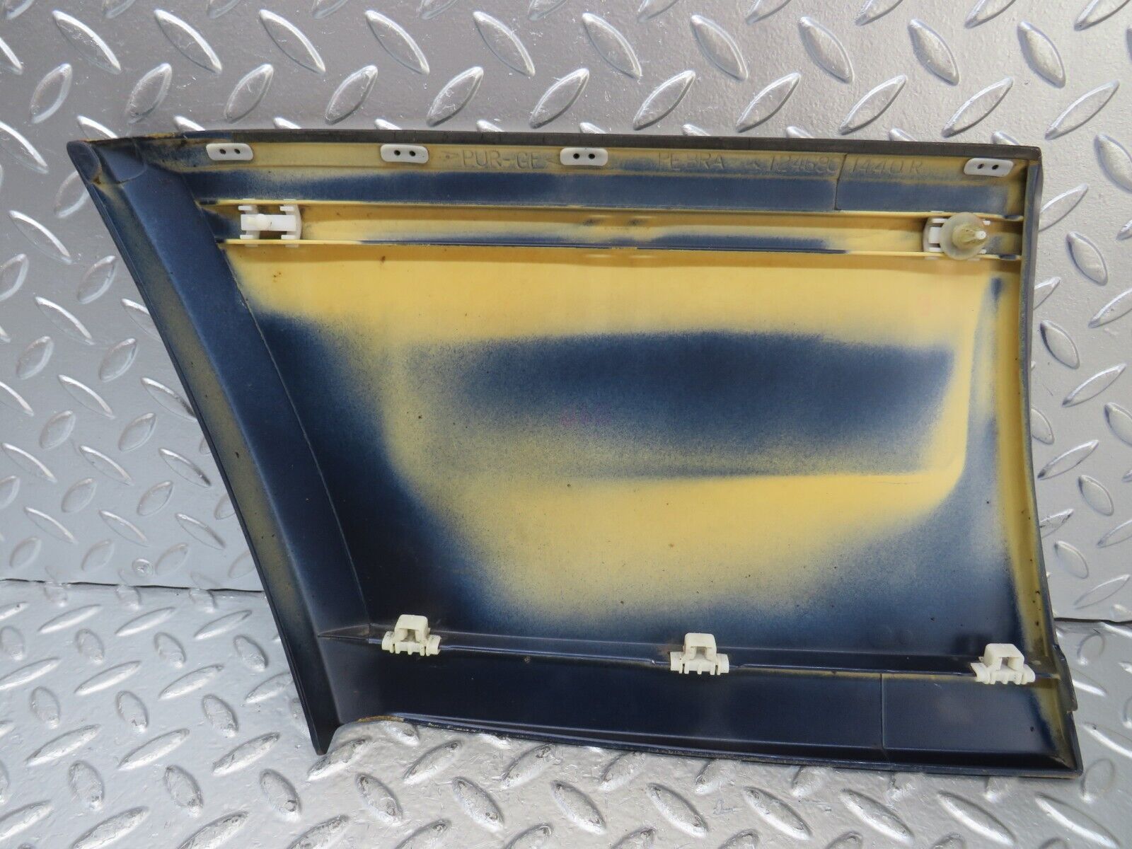 25958 Mercedes-Benz W124 280E Front Right Fender Wing Lower Moulding Trim 1246901440