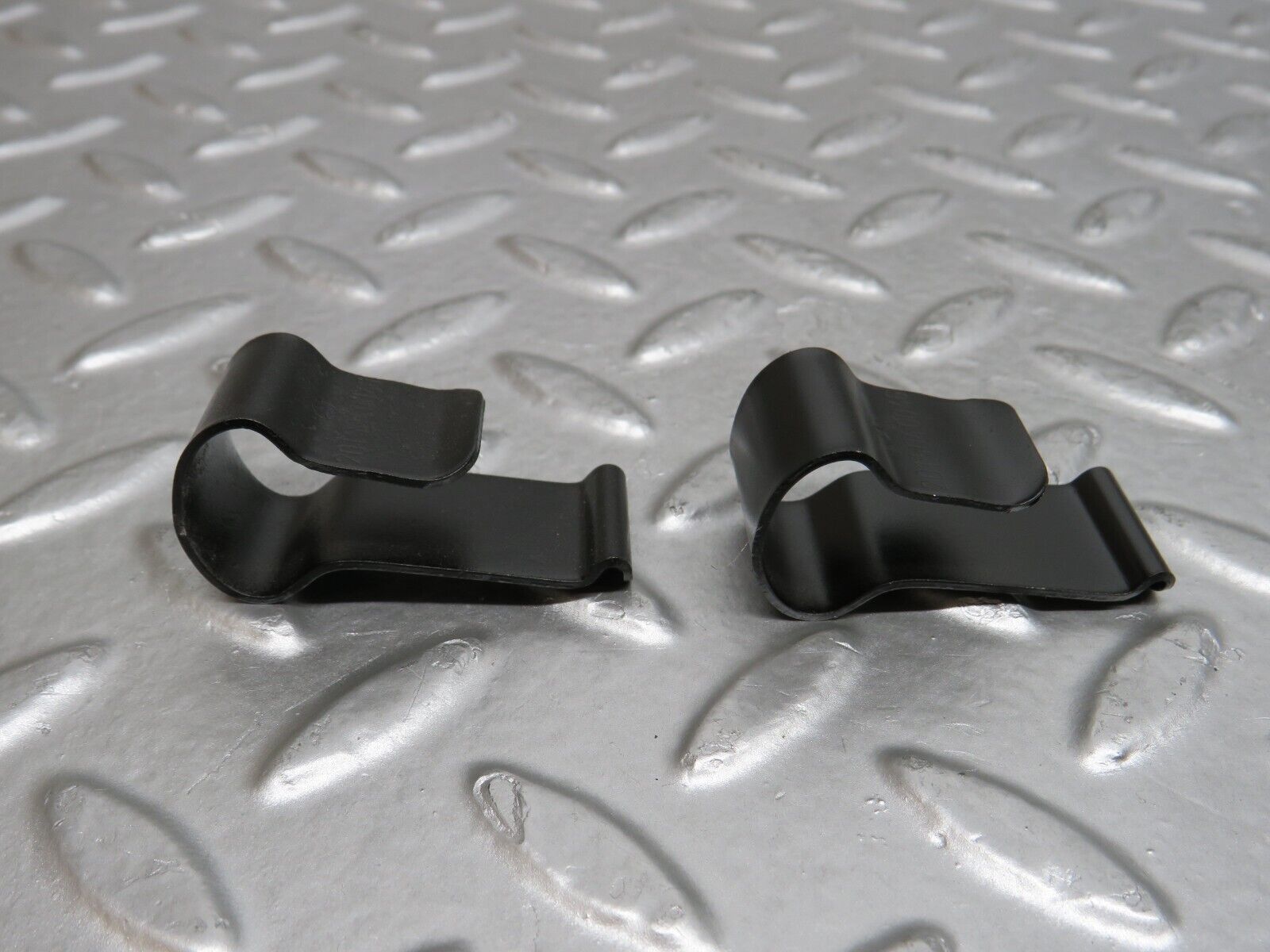 29568 Mercedes-Benz W124 230E Radiator Fan Shroud Holder Pair 2015040046