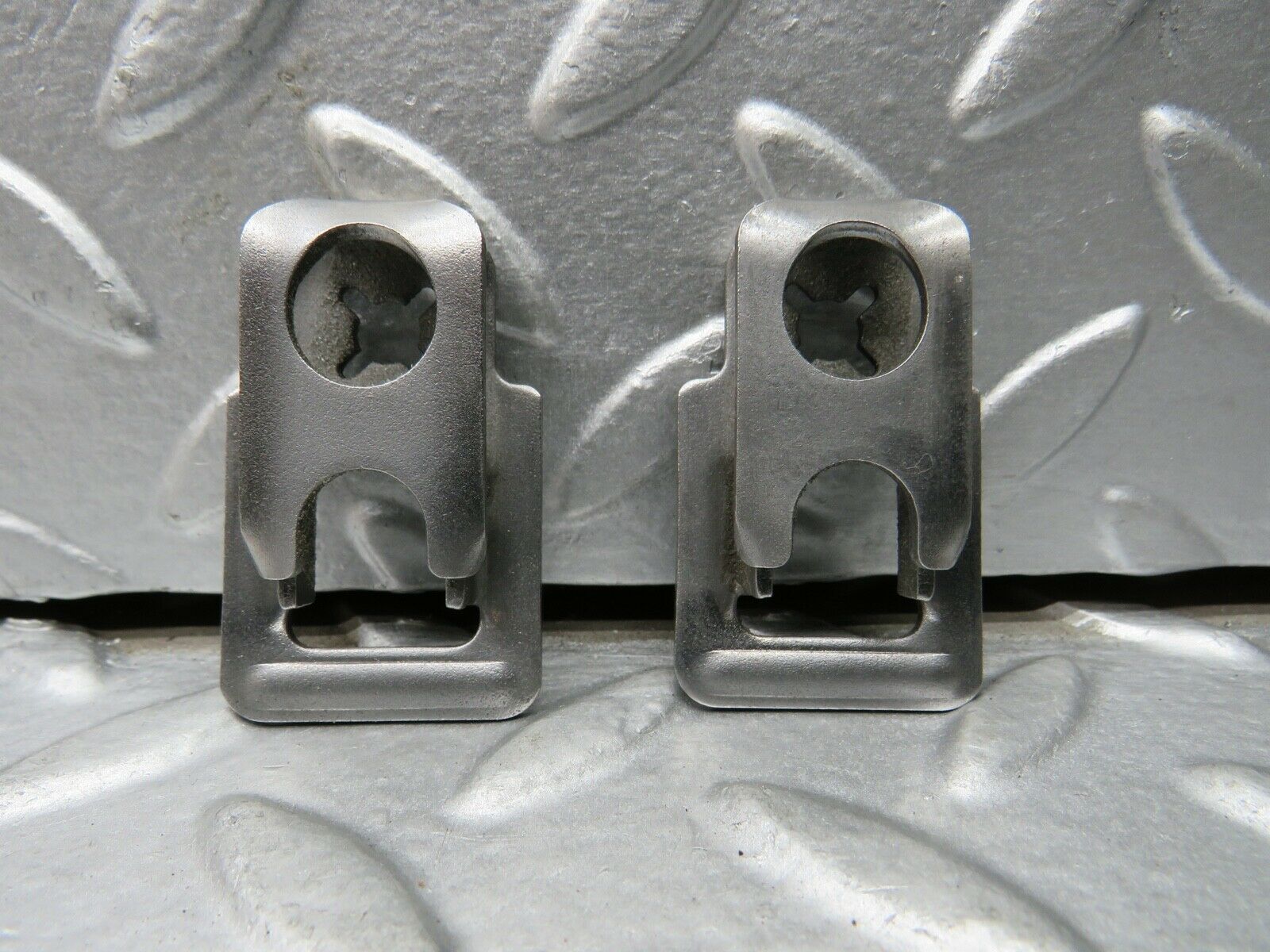 21801 Mercedes-Benz W126 300SE Fuel Injector Bracket 2 pcs