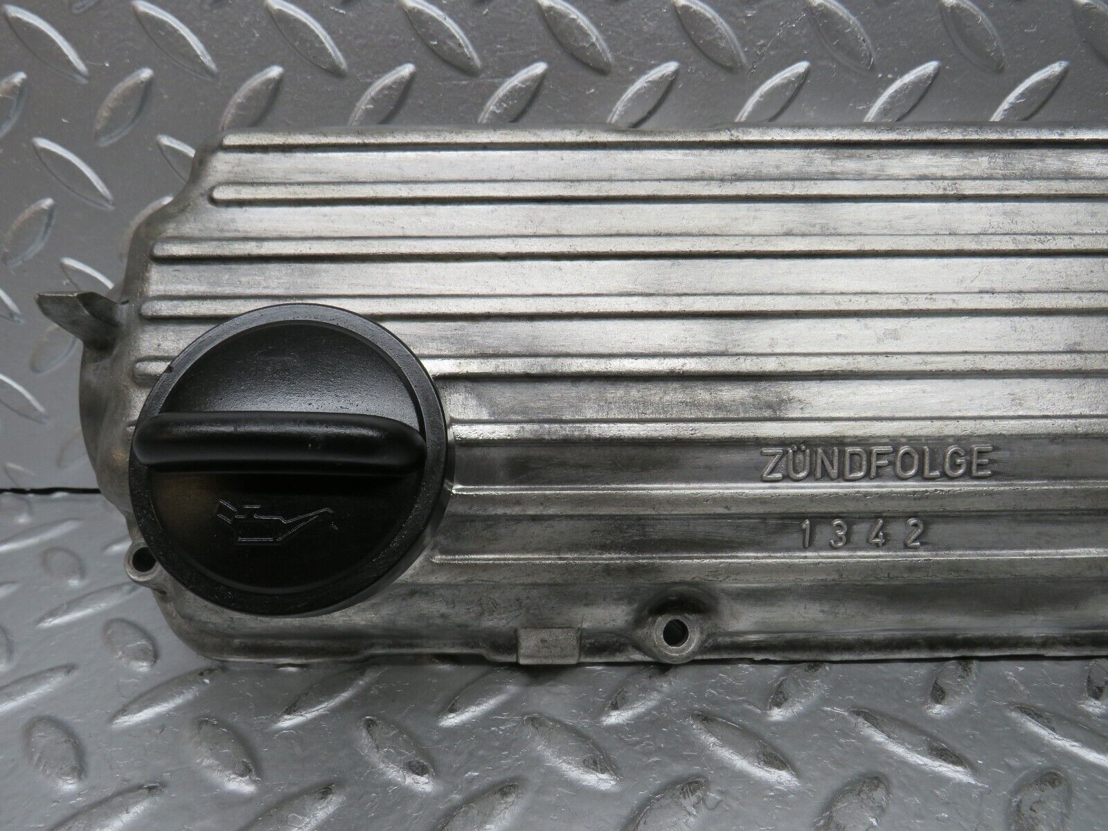 30151 Porsche 924 Rocker Cover 047103475