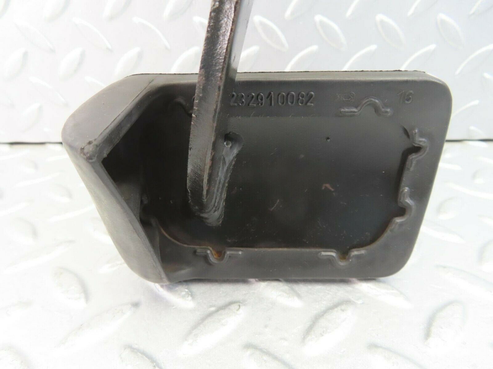 10085 Mercedes-Benz C123 230CE Coupe Brake Pedal