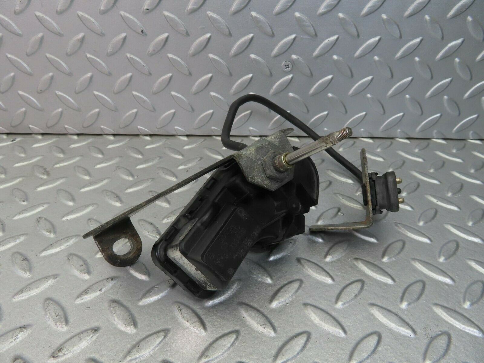 8777 Mercedes-Benz W126 Right Headlight Wiper Motor 1268205242