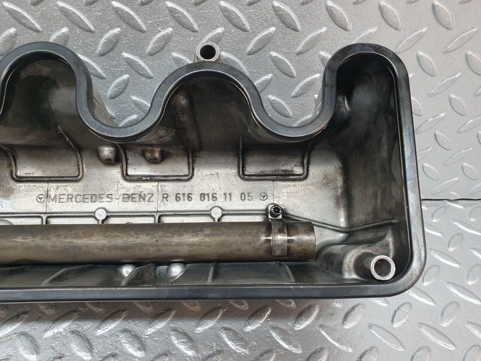 40866 Mercedes-Benz W123 240D Cylinder Head Valve Cover 6160161105