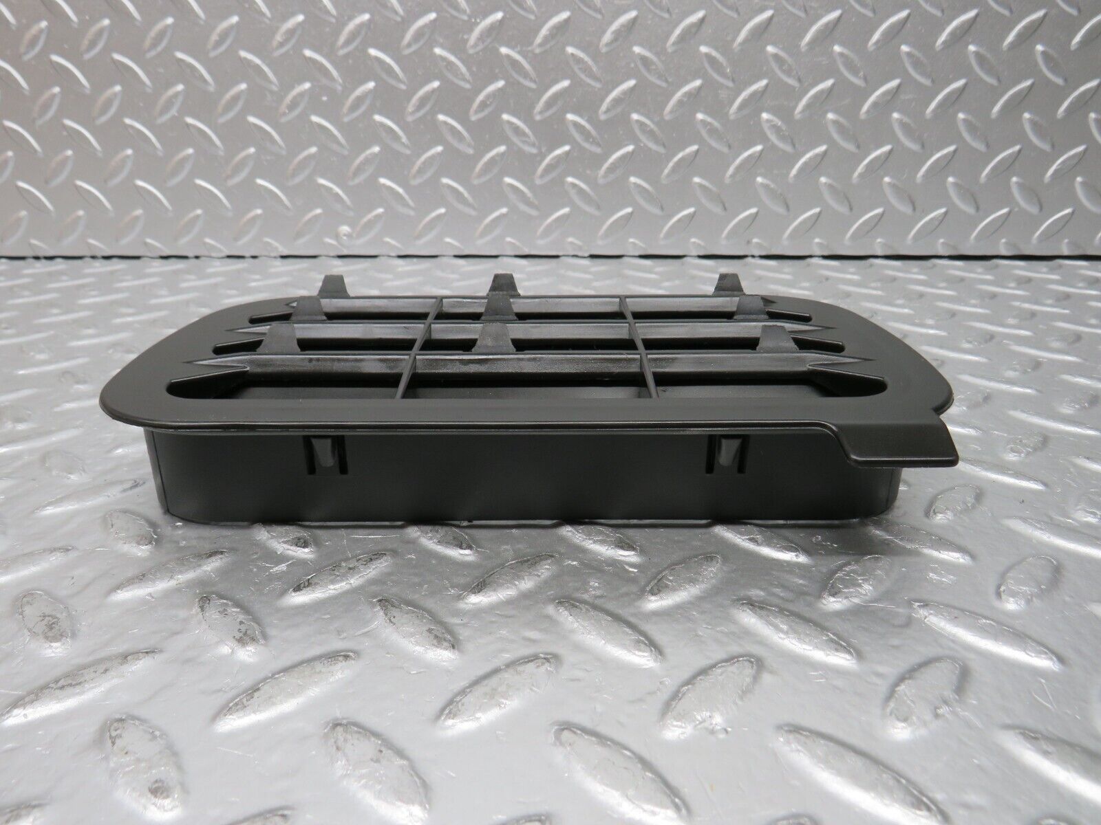 30373 Mercedes-Benz W124 230E Rear Air Intake Vent Right 1248370230