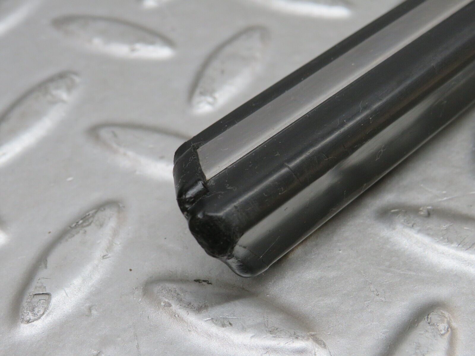 27894 Mercedes-Benz W123 280E Front Right Door Centre Moulding Trim