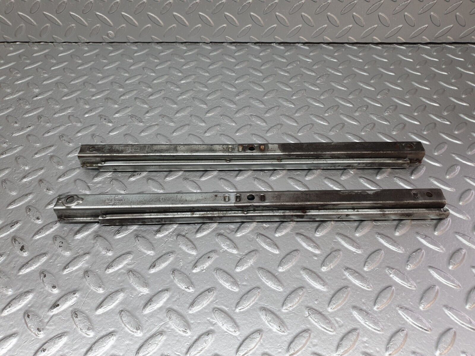 40791 Mercedes-Benz W123 300D Front Right Seat Rail Pair