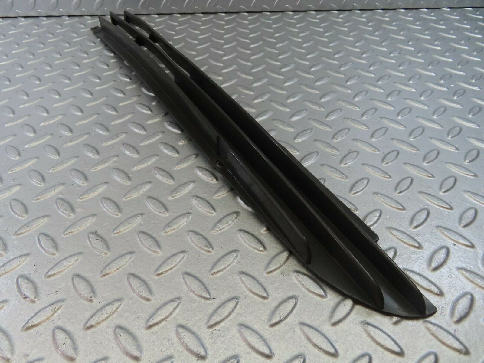 8860 Mercedes-Benz W115 Front Lower Grill Left