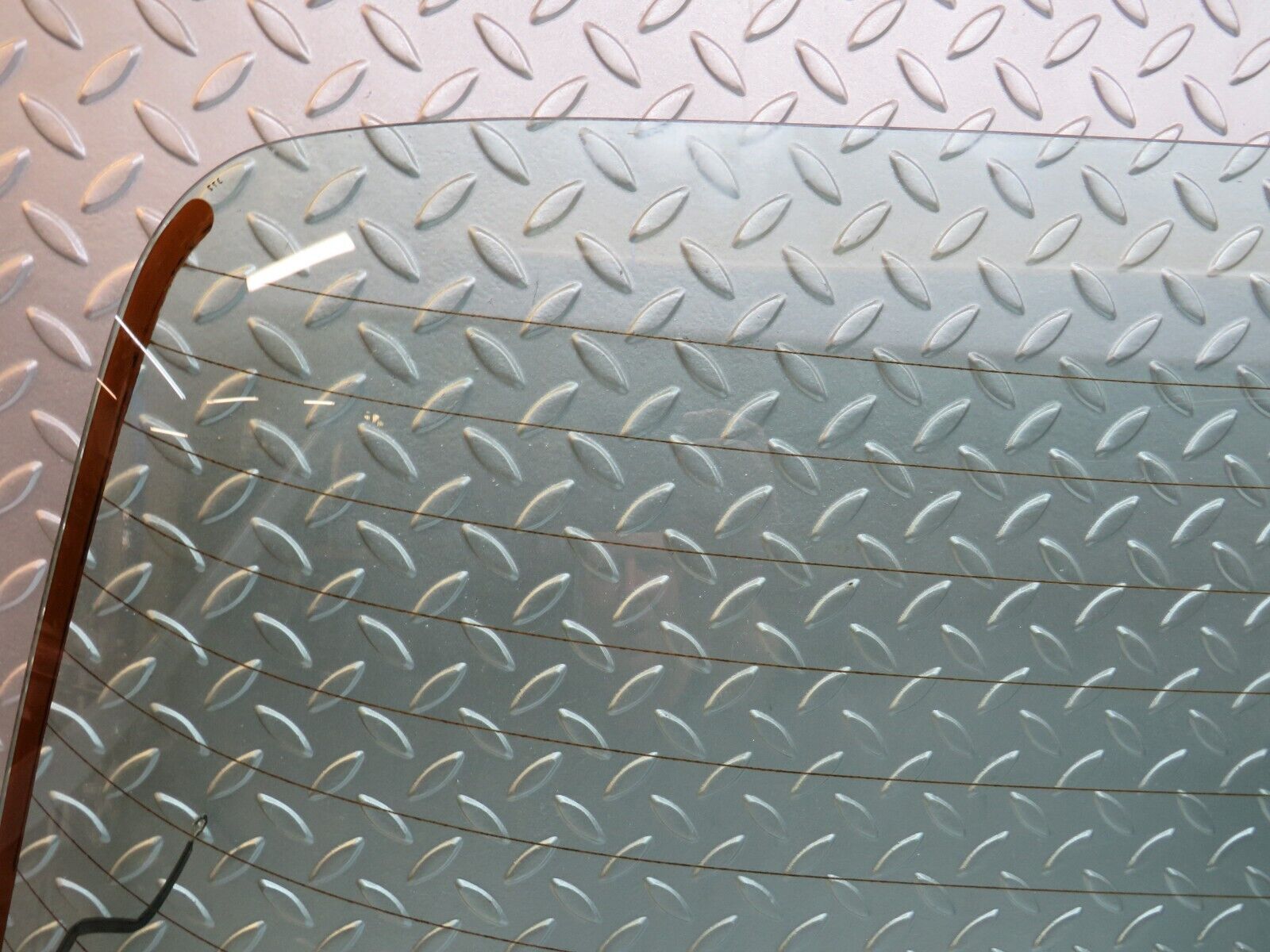 25385 Mercedes-Benz W123 200 Rear Heated Windscreen Glass