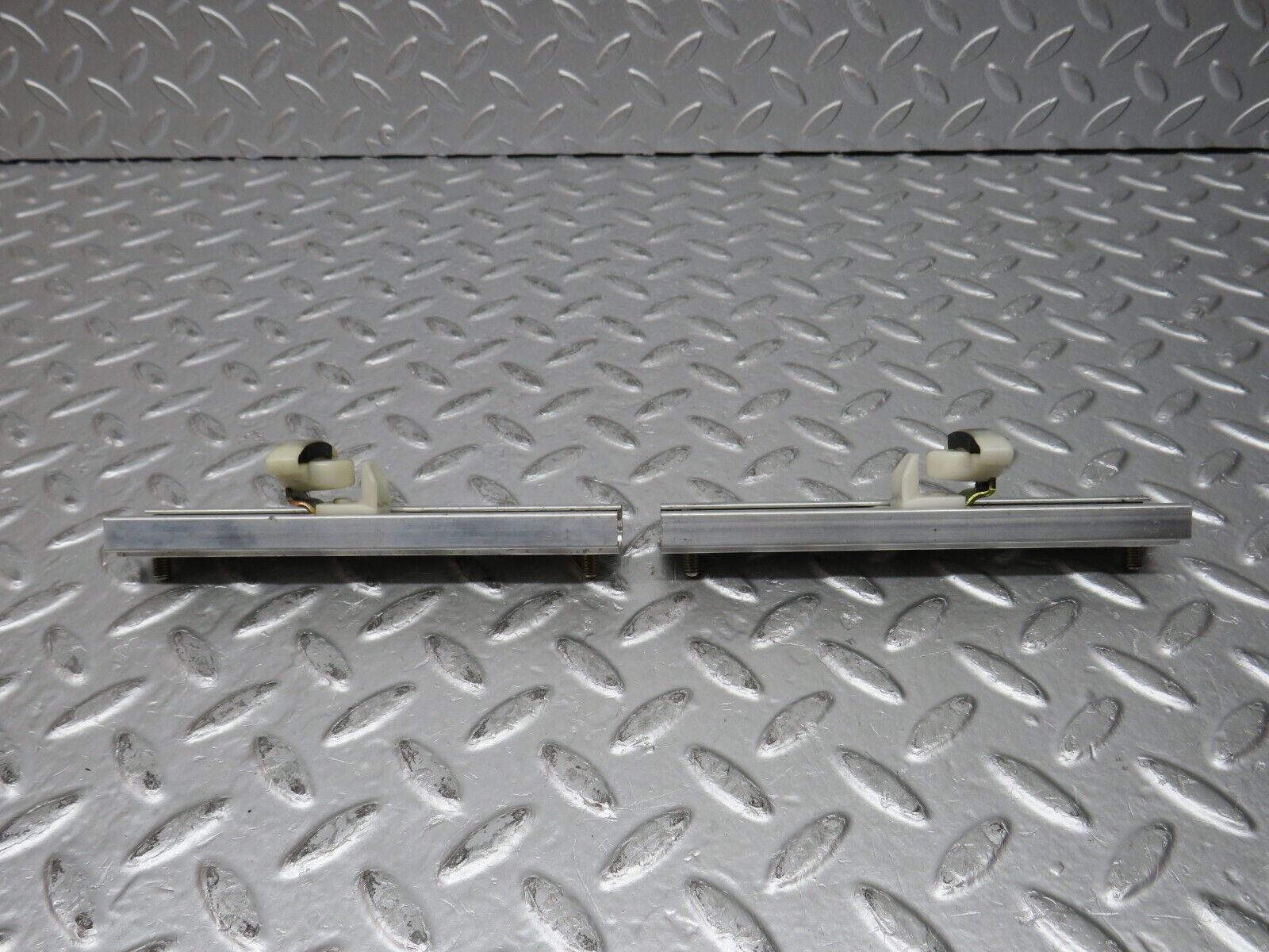 31805 Mercedes-Benz W201 190LE 1.8L Power Window Regulator Window Holder Accessories