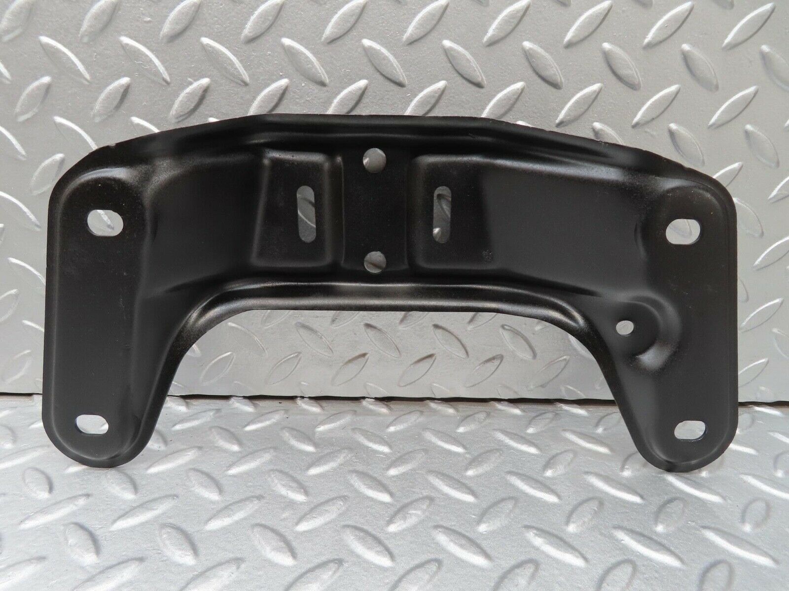 15936 Mercedes-Benz W123 280E Gearbox Mount Bracket