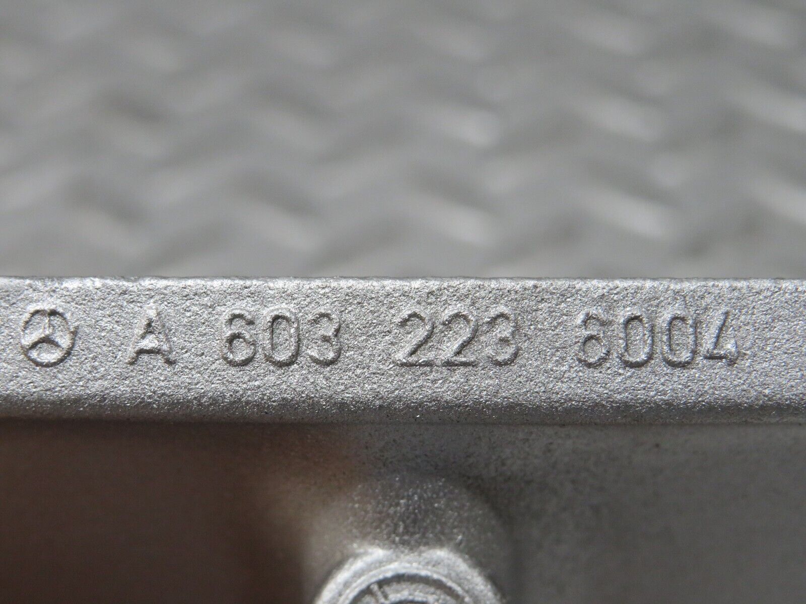 25930 Mercedes-Benz W124 280E Engine Mount Bracket Left 6032236004