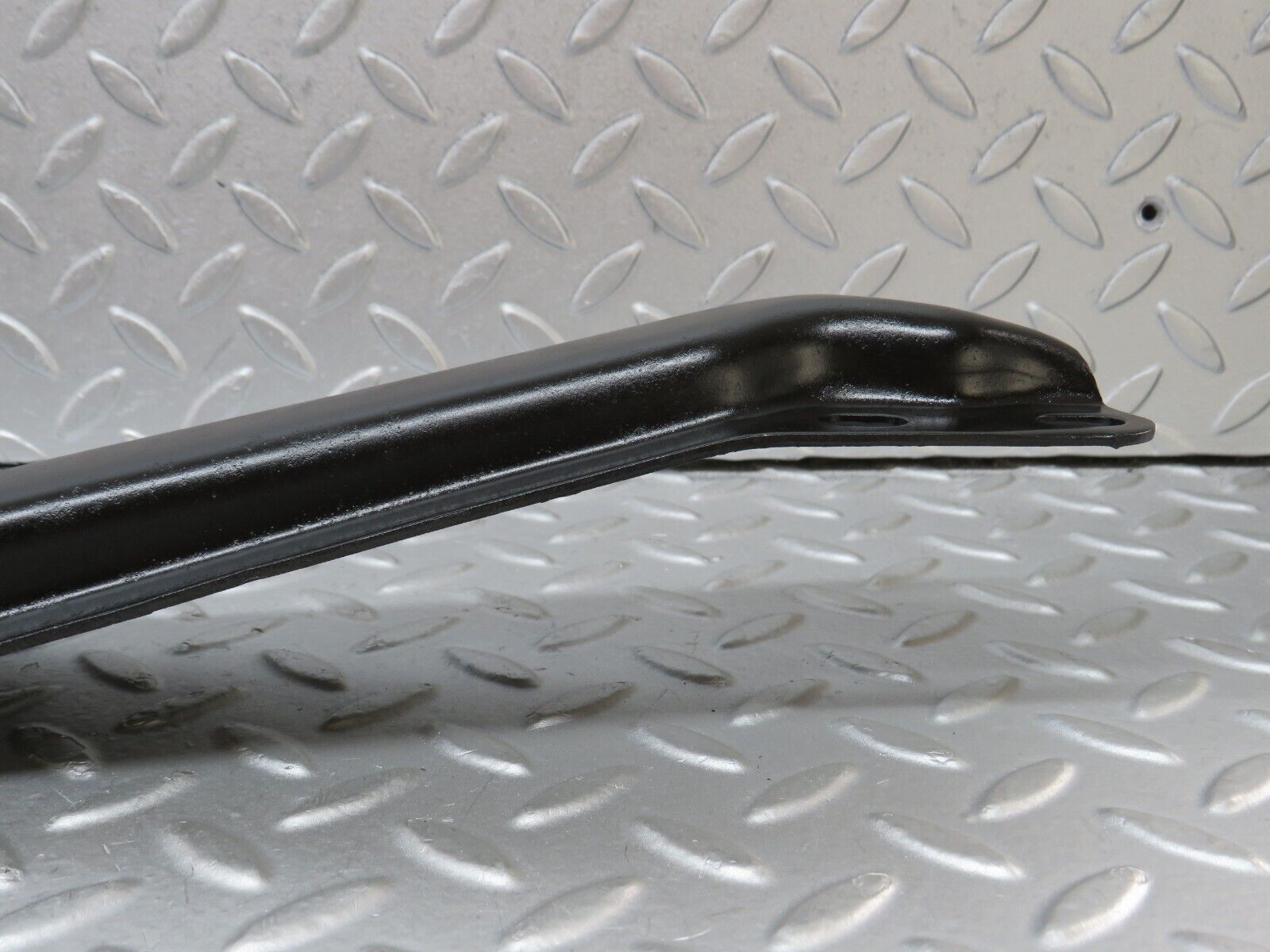 36370 Mercedes-Benz W126 420SE Engine Mount Bracket Support