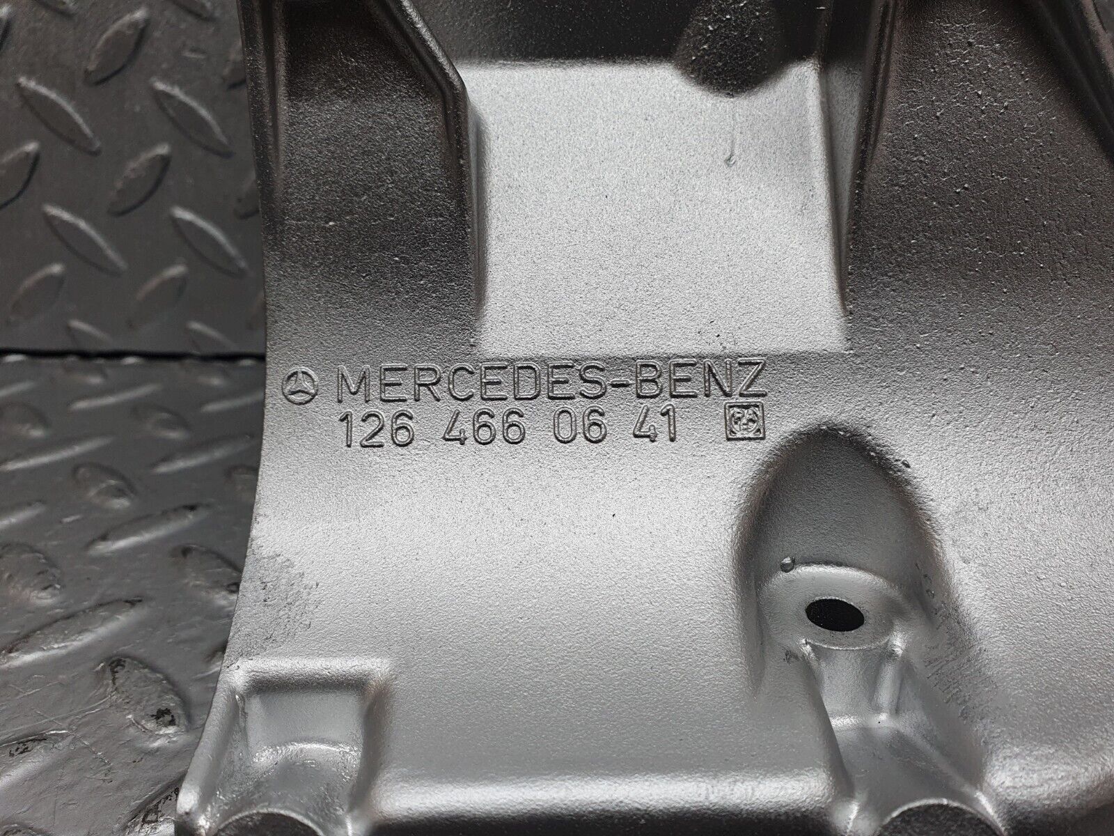 41213 Mercedes-Benz W126 300SE Power Steering Pump Bracket 1264660641