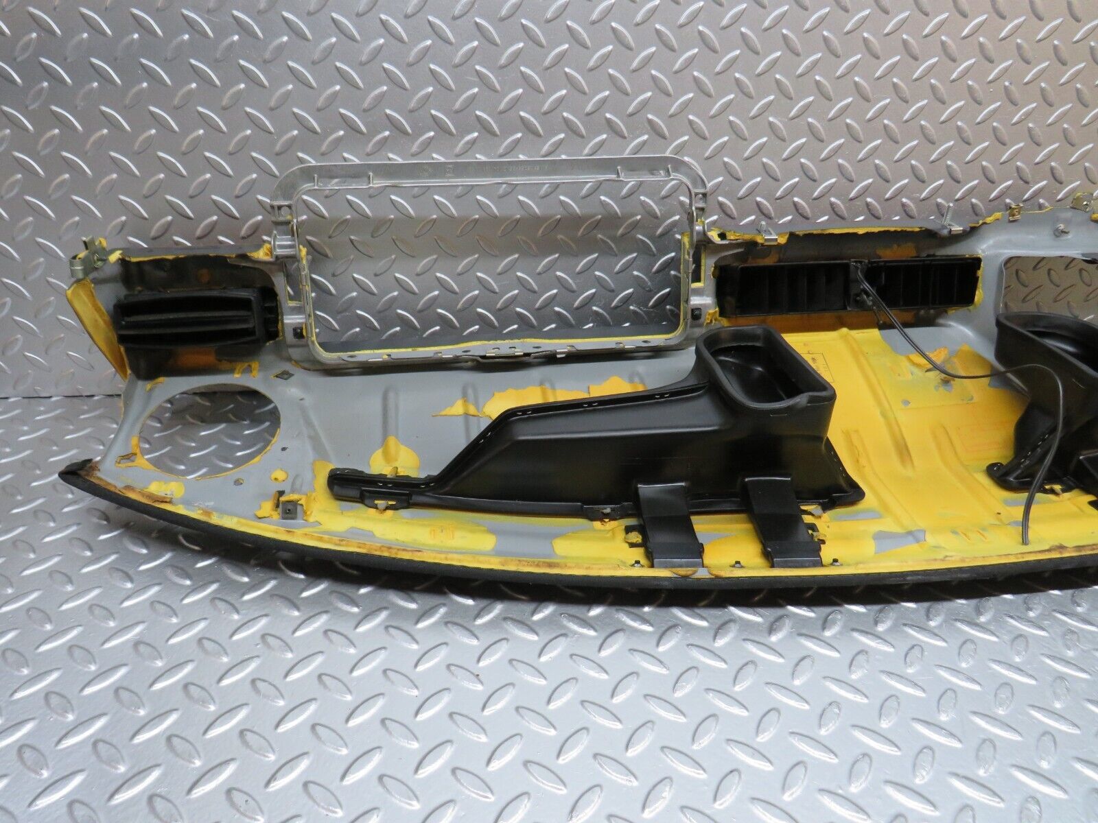 31338 Mercedes-Benz S124 220TE Wagon Dashboard Black