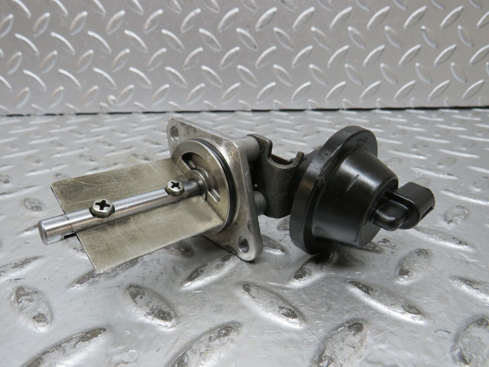 27814 Mercedes-Benz S124 300TE Wagon Intake Valve Pierburg 6061400231