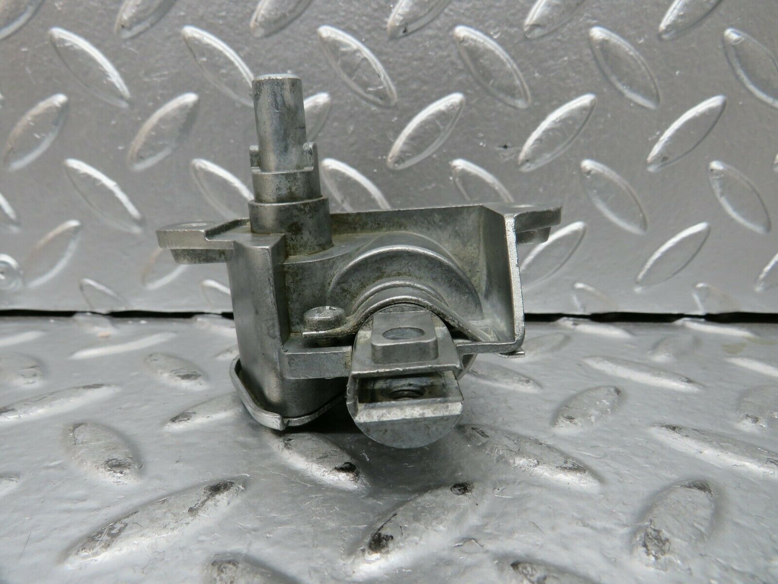 23474 Mercedes-Benz W114 280E Right Door Air Vent Window Regulator