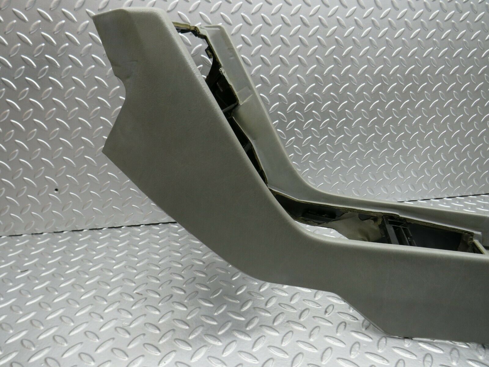 22335 Mercedes-Benz C124 E220 Coupe Centre Console Grey