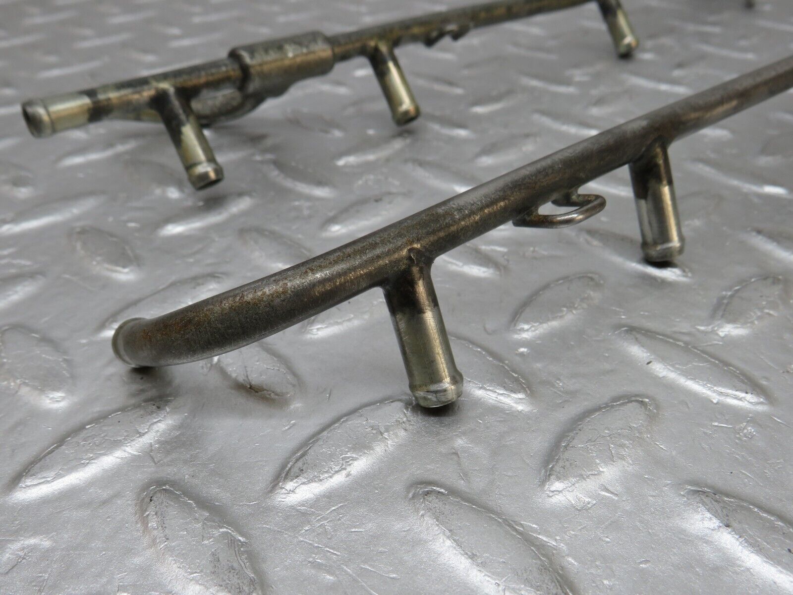 37547 Mercedes-Benz W109 300SEL Fuel Injection Pipe