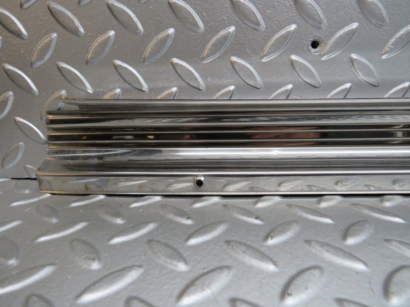 0844 Mercedes-Benz C107 350SLC Coupe Right Door Sill Chrome