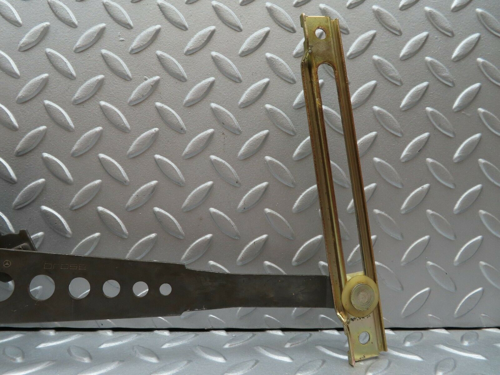 3728 Mercedes-Benz S123 200T Wagon Rear Left Manual Window Regulator