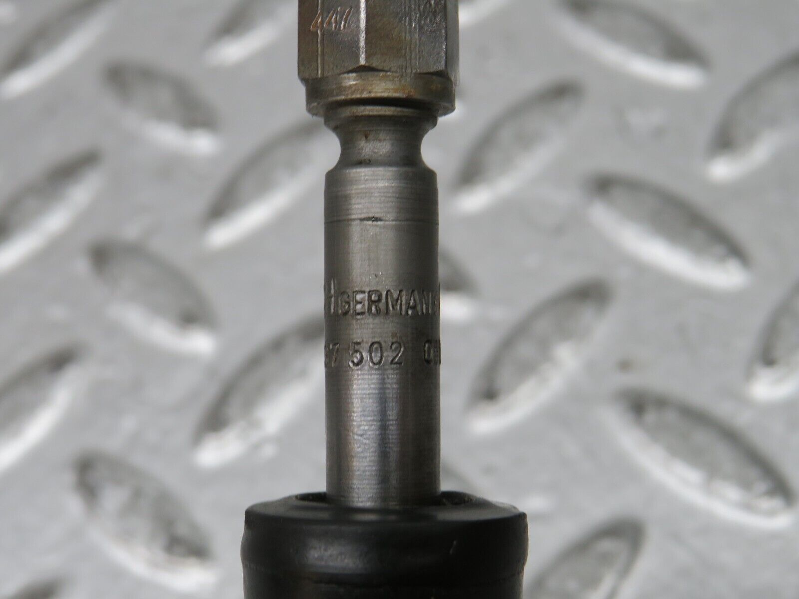 28663 Mercedes-Benz W123 230E Fuel Injector Bosch 0437502010