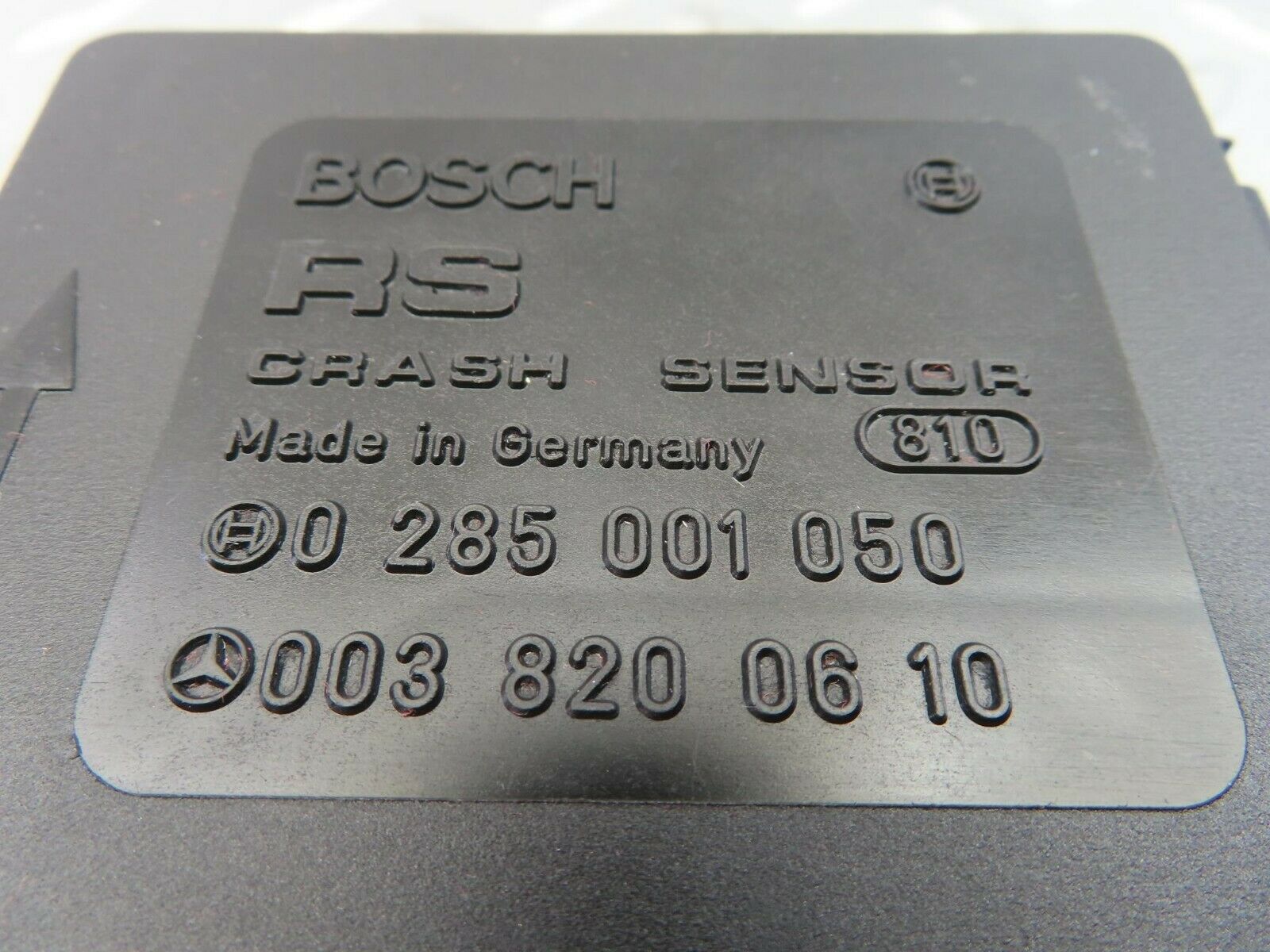 9302 Mercedes-Benz C124 300CE Coupe Crash Sensor Bosch 0038200610
