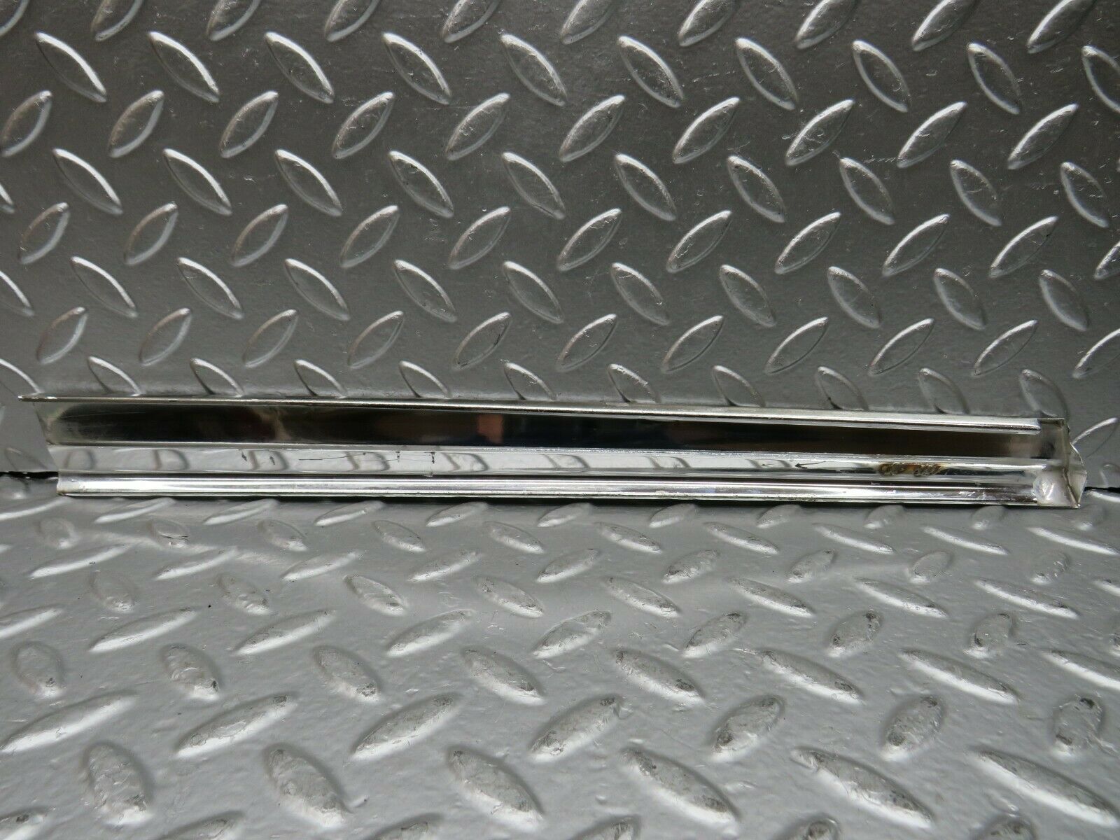 22739 Mercedes-Benz C107 450SLC Coupe Rear Right Window Chrome Trim