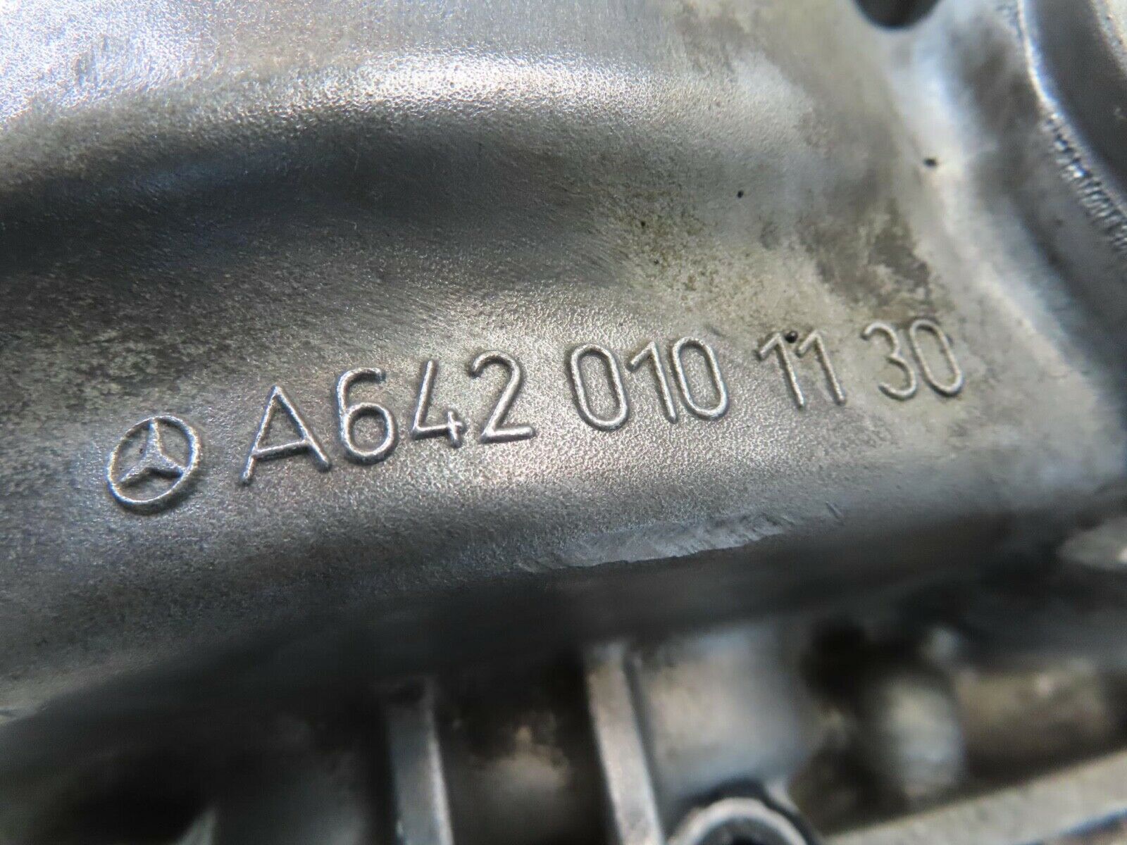 11264 Mercedes-Benz W221 S320 Cylinder Head Valve Cover 6420101130