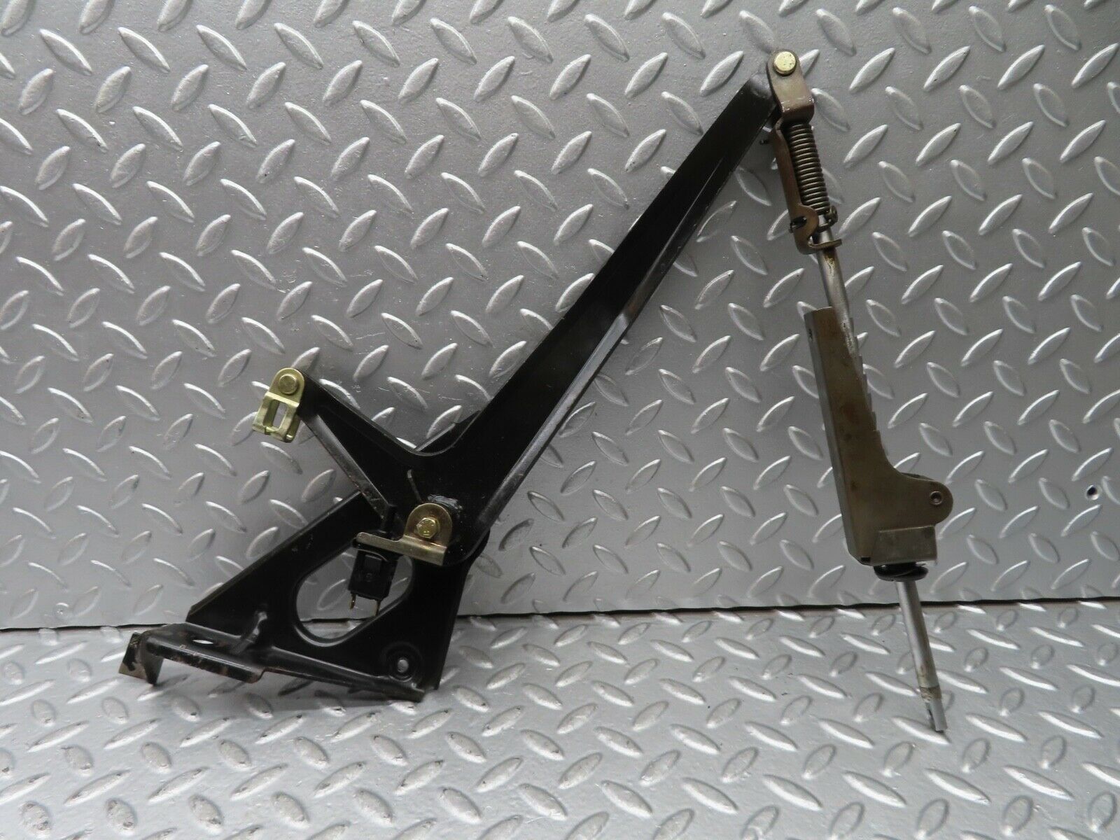 21293 Mercedes-Benz W123 230E Handbrake Regulator