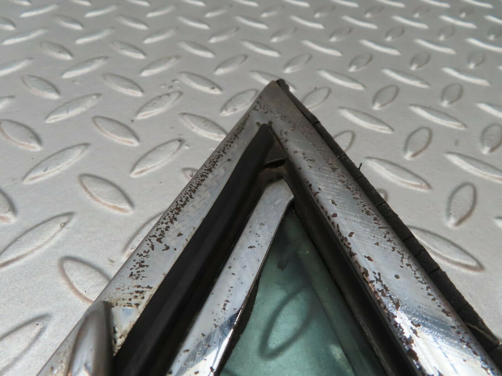 4600 Mercedes-Benz W114 280CE Coupe Front Left Quarter Window Glass