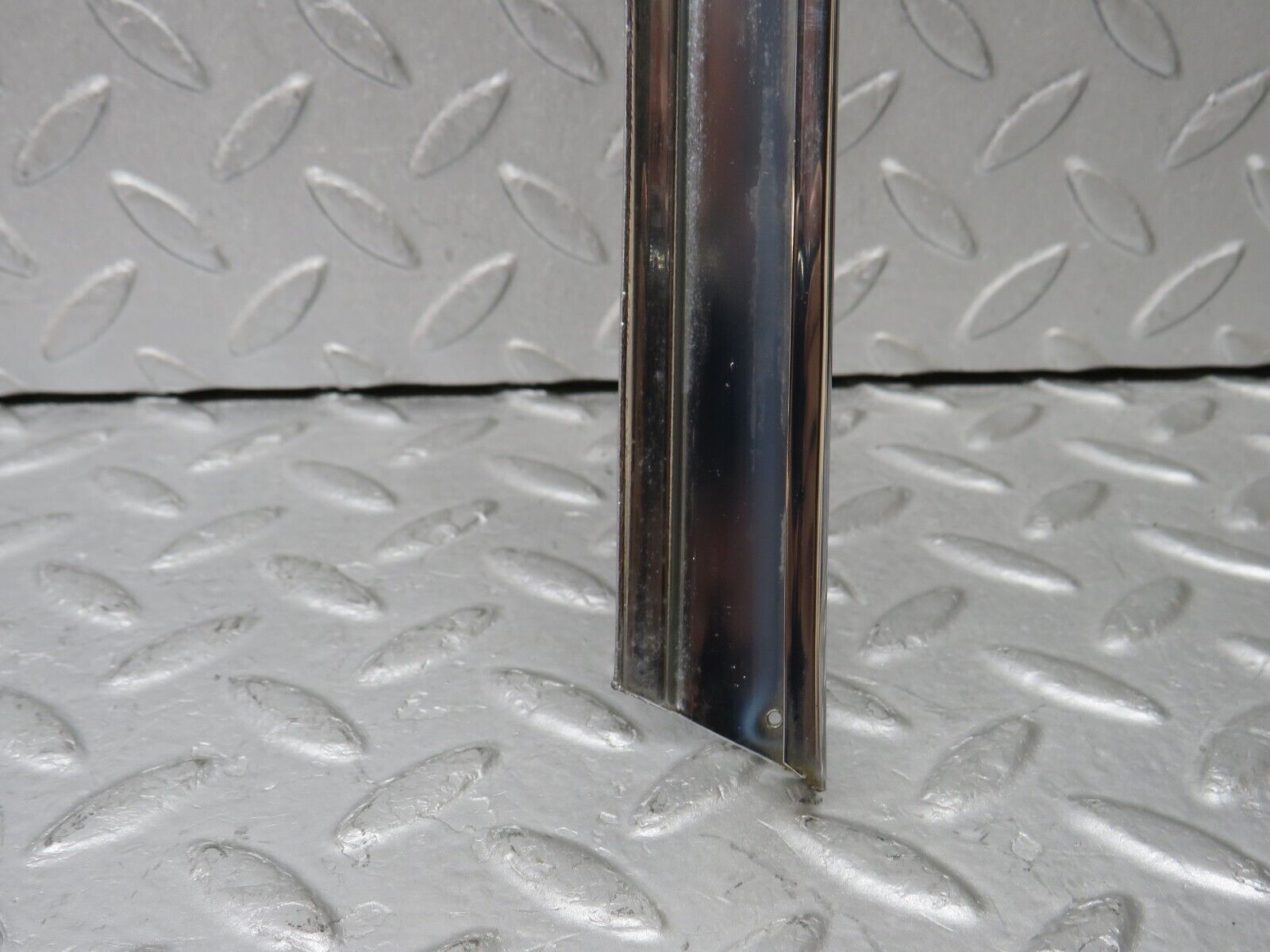 37316 Mercedes-Benz W109 300SEL Front Right Door Chrome Window Frame