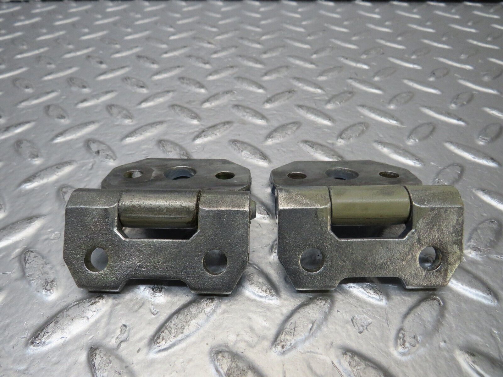 25298 Mercedes-Benz W201 190D Door Hinge Right