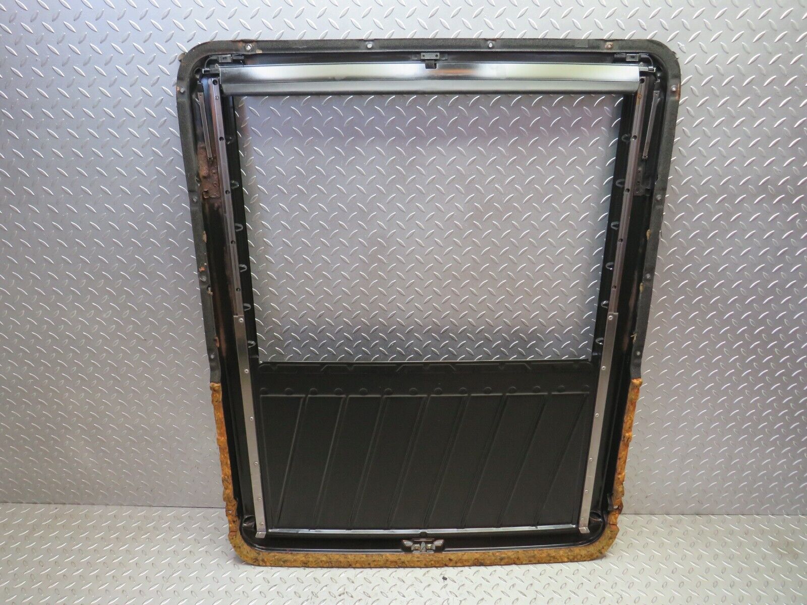 27728 Mercedes-Benz S124 300TE Wagon Power Sunroof Frame Automatic